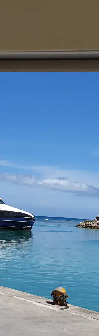 Mit der Fähre von Praslin nach La Digue